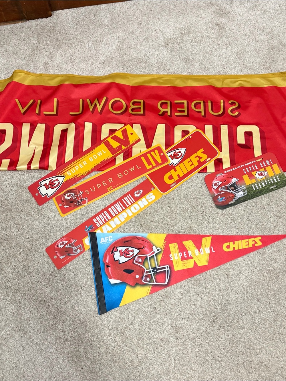 Lot Of 7 Kansas City Chiefs Super Bowl NFL Signs & Flag Wall Art Decoration NFL